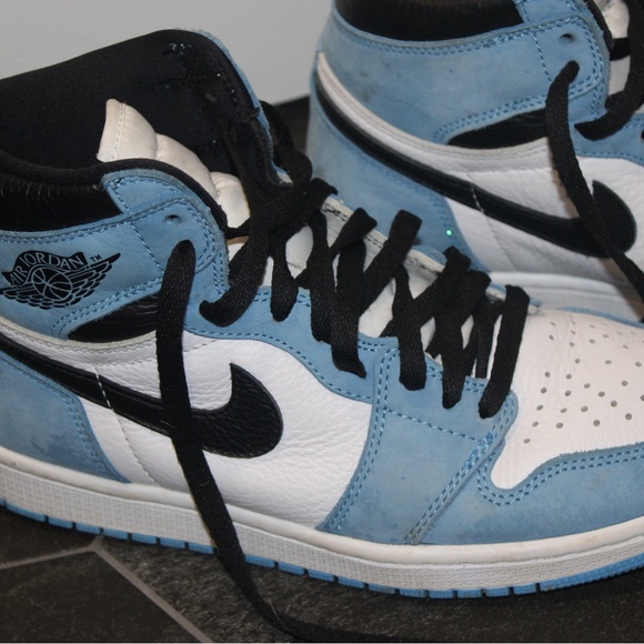 Air Jordan 1 Retro High OG “University Blue” | Men’s Size 9 - Picture 2 of 8